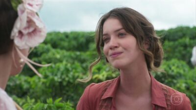 Elisabeta recebe proposta tentadora em
Orgulho e Paixão
(Foto: Reprodução/Globo)