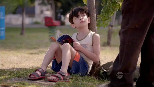 Enzo Barone em A Garota da Moto (Foto: Reprodução)