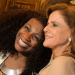 Zezé Motta comenta amizade de décadas com Marieta Severo, que dura desde a infância