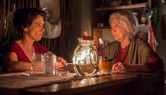 Mercedes (Fernanda Montenegro) e a filha, Diva (Bel Kutner), em O Outro Lado do Paraíso (Foto: Globo/Estevam Avellar)