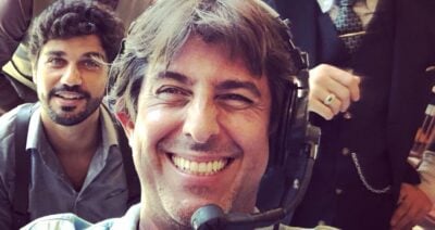 O diretor Adriano Melo nos bastidores de Tempo de Amar. (Foto: Reprodução)