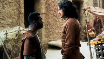 Afonso ficará desconfiado em Deus Salve o Rei. (Foto: Reprodução/TV Globo)