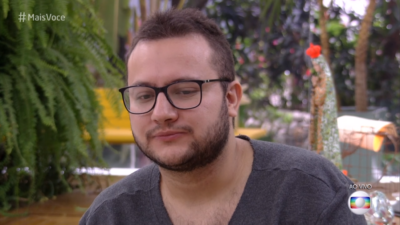 Diego pareceu não gostar da língua (Foto: Reprodução)