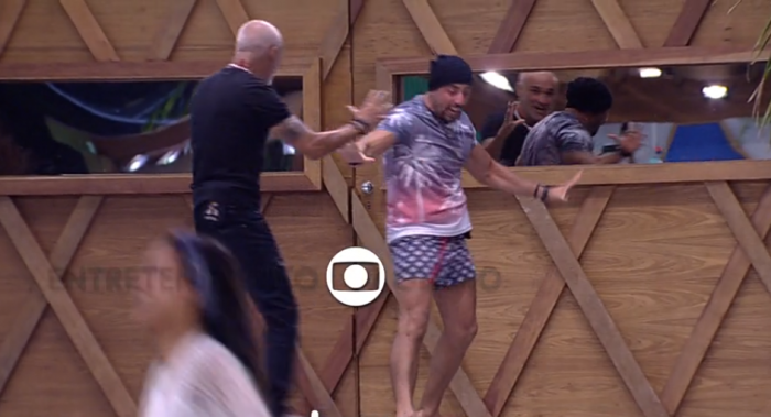 Kaysar rejeita abraço de Ayrton (Foto: Reprodução/Globo)