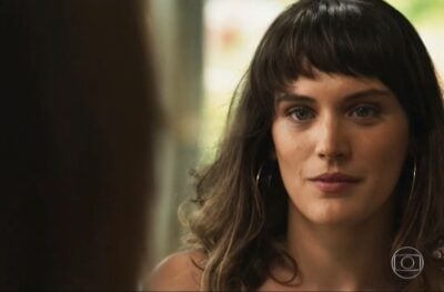 Clara ameaça Sophia em O Outro Lado do Paraíso (Foto: TV Globo)