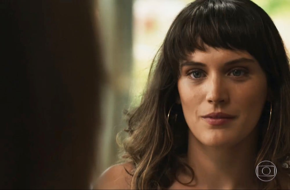 Clara ameaça Sophia em O Outro Lado do Paraíso (Foto: TV Globo)