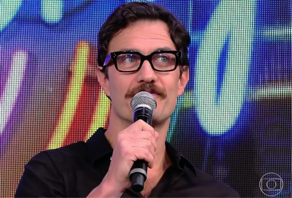 Gabriel Braga Nunes com cara de poucos amigos no Faustão (Foto reprodução)