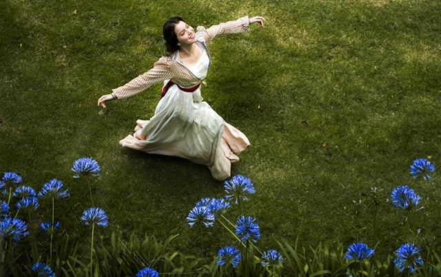 Elisabeta (Nathalia Dill) (Foto: Globo/Raquel Cunha)