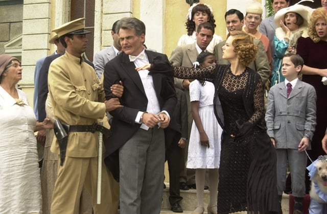 Sebastian (Tarcísio Filho) leva um tapa de Ana Francisca (Mariana Ximenes) em Chocolate Com Pimenta (Foto: Globo/Gianne Carvalho)