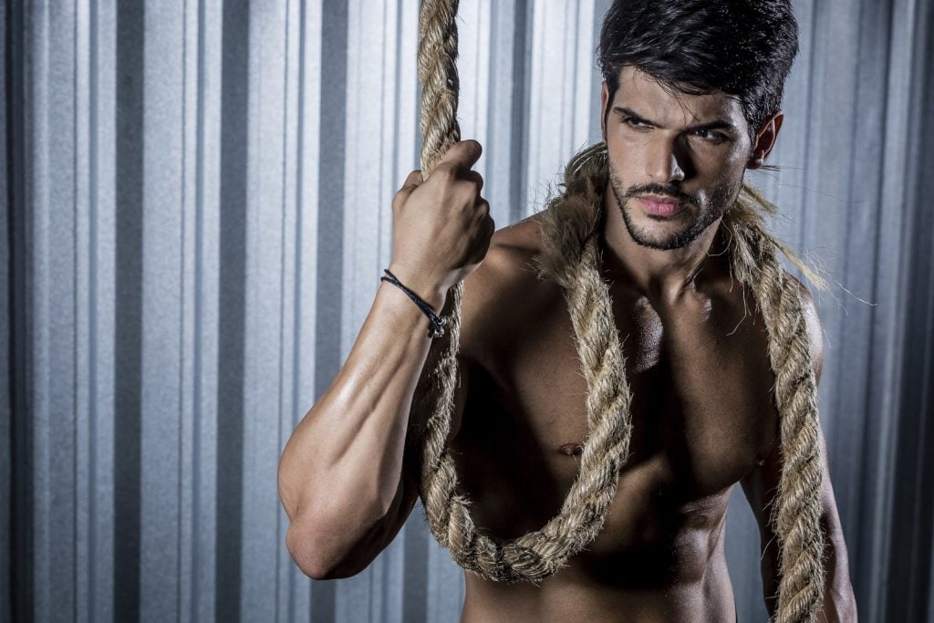 Lucas em ensaio sensual (Foto: Gshow/ Isabella Pinheiro)