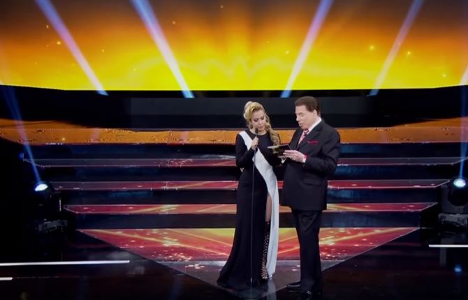 Joelma e Silvio Santos no Troféu Imprensa (Foto: Reprodução/SBT)