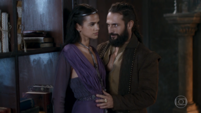 Constantino e Catarina em cena na novela Deus Salve o Rei. (Foto: Reprodução/TV Globo)