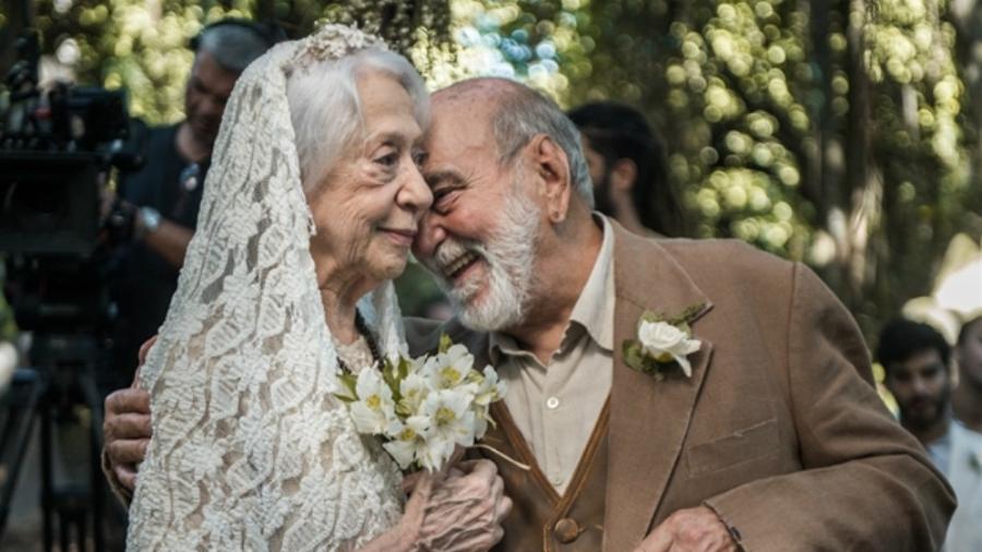 Josafá e Mercedes em esperada cena de casamento (Foto: Globo/Raquel Cunha)