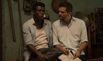Seu Jorge e Wagner Moura nos bastidores do filme Marighella. (Foto: Ariela Bueno/Divulgação)