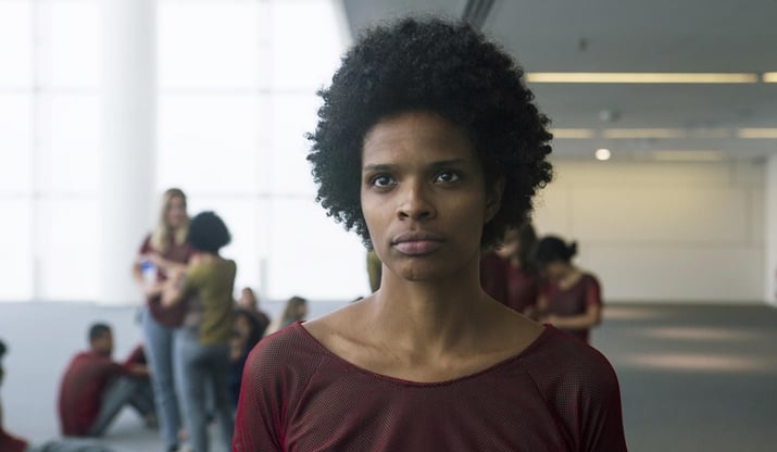 Vaneza Oliveira em cena da série 3%, da Netflix. (Foto: Divulgação)