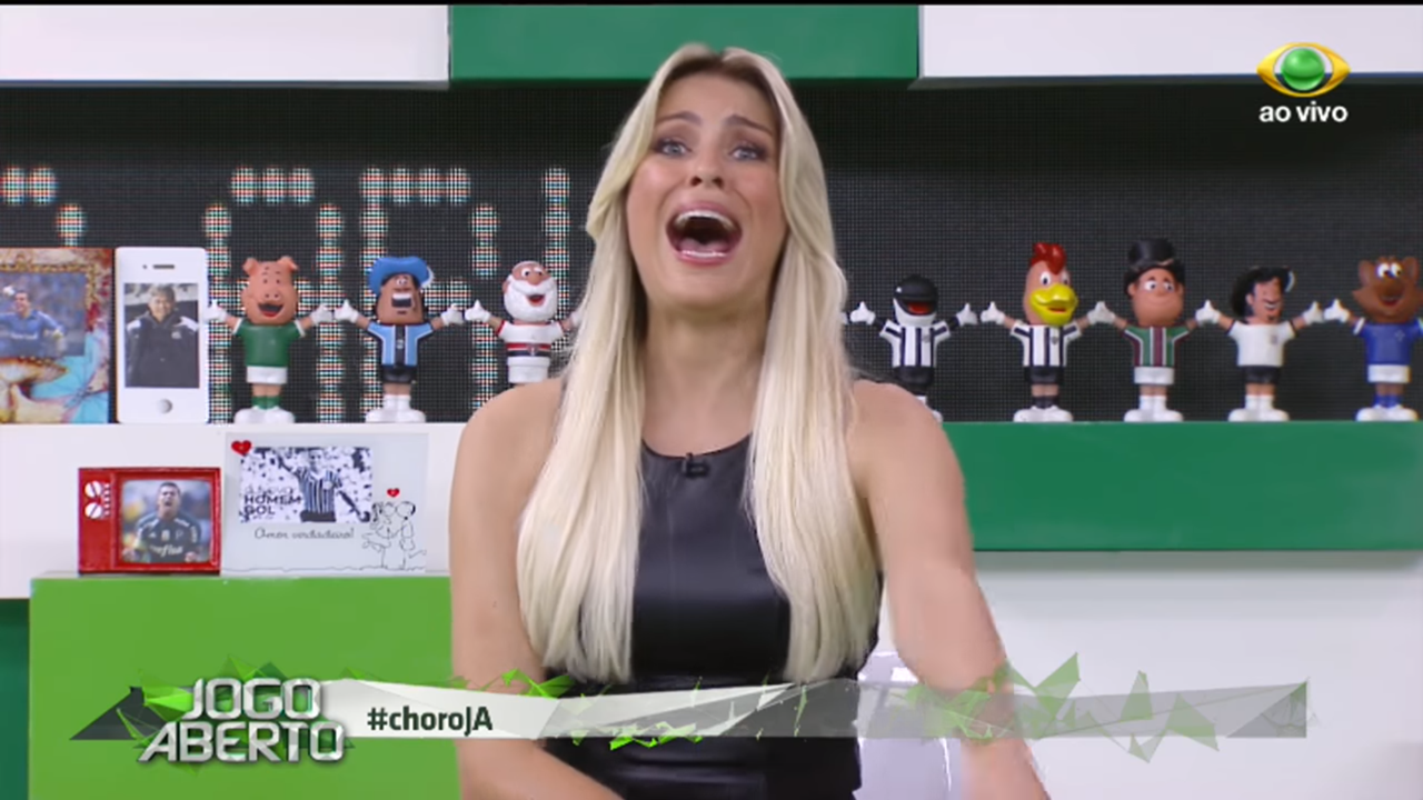 Renata Fan teve que mudar de cenário por causa do Masterchef (Foto: Reprodução/Band)