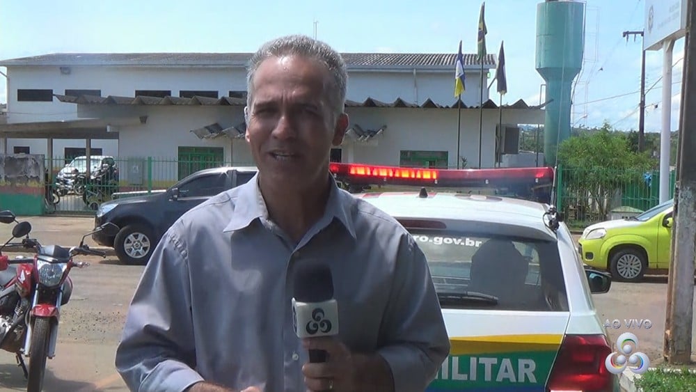 Repórter Rinaldo Moreira fazia uma participação ao vivo no Jornal de Rondônia 1ª edição (Foto: Reprodução Rede Amazônica)