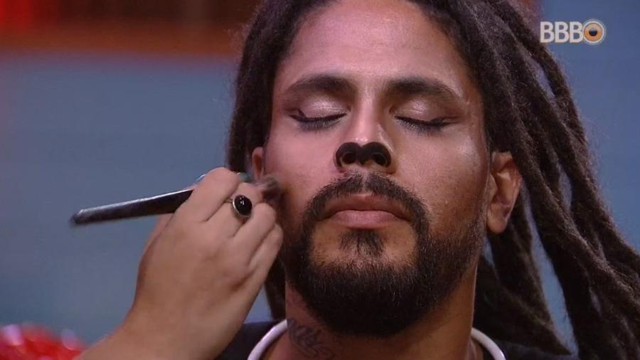 Viegas não gostou da maquiagem (Foto: TV Globo)