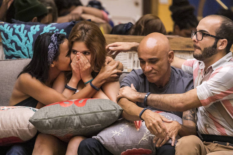 Família Lima (Ana Clara e Ayrton) entre Gleice e Mahmoud (Foto: Reprodução)