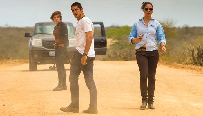 Maria (Alice Wegmann), Hermano (Gabriel Leone) e Gilvânia (Clarissa Pinheiro) em Onde Nascem os Fortes (Foto: Globo/Estevam Avellar)