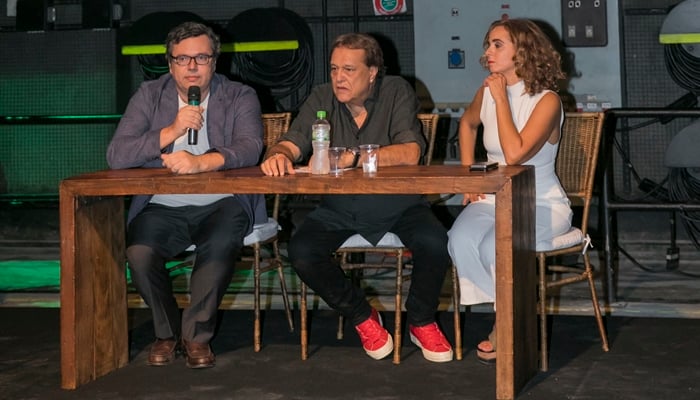 João Emanuel Carneiro, Dennis Carvalho e Maria de Médicis na coletiva de Segundo Sol (Foto: Globo/João Miguel Júnior)