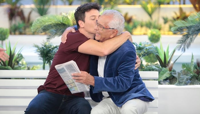 Rodrigo Faro e Carlos Alberto de Nóbrega em A Praça é Nossa (Foto: Eve Schwarz/SBT)