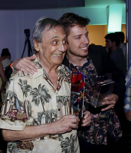 Agildo Ribeiro é tietado (Foto: Marcos Ramos/Agência O Globo)