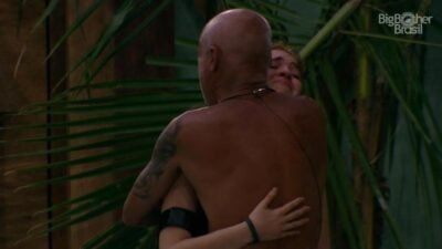 Ayrton chorou de emoção ao abraçar Ana Clara (Foto: TV Globo)