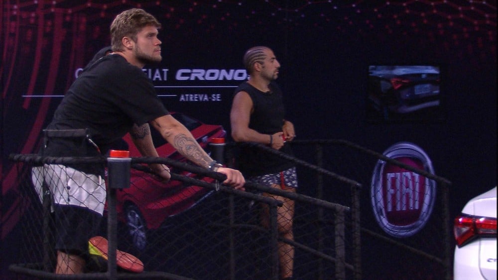 Breno e Kaysar durante prova desta quinta (12) do BBB18 (Foto: reprodução)