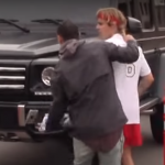 Justin Bieber não aceitou a foto e jogou o celular do fã no chão (Foto: Reprodução)