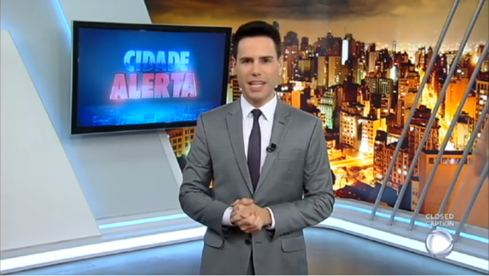 O apresentador Luiz Bacci no comando do Cidade Alerta (Foto: Reprodução/Record)