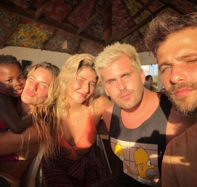 Irmãos Gagliasso, suas esposas e a pequena Titi (Foto: Reprodução/Instagram)
