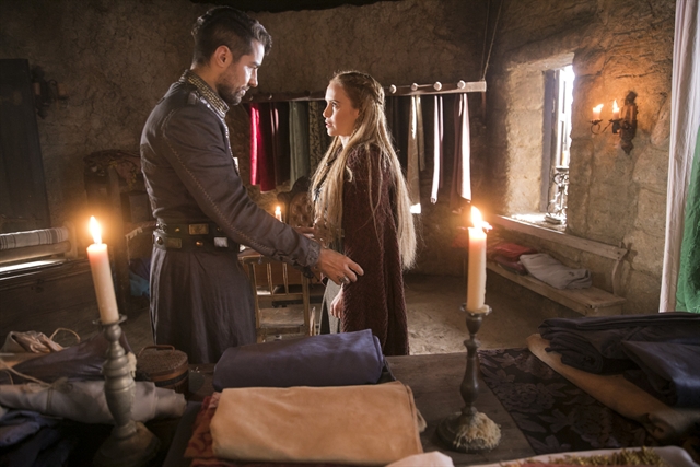 Virgílio (Ricardo Pereira) e Diana (Fernanda Nobre) (Foto: Globo/João Miguel Júnior)