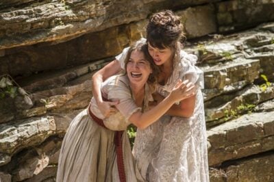 Elisabeta (Nathalia Dill), Ema (Agatha Moreira)
(Foto: Globo/Estevam Avellar)