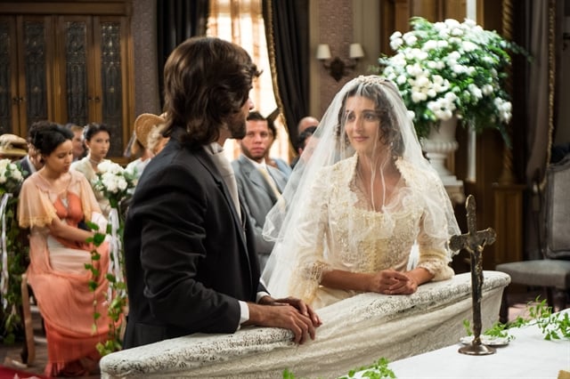 Rômulo (Marcos Pitombo) e Cecília (Anaju Dorigon) se casam (Foto: Globo/Raquel Cunha)