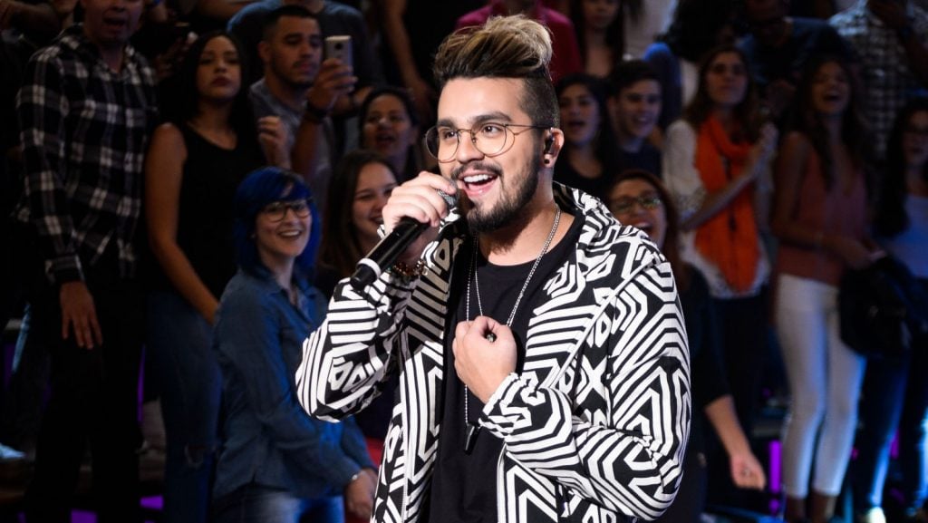 Luan Santana no palco do Altas Horas (Foto: Ramón Vasconcelos/ TV Globo)