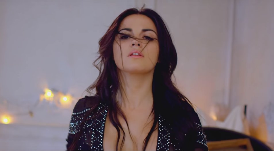 mulher branca cantora Maite Perroni