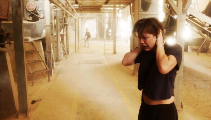Alice Wegmann em cena que comete homicídio em Onde Nascem os Fortes (Foto: Reprodução)