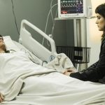 Beth recebe ajuda de Clara e Mercedes (Foto: Reprodução)