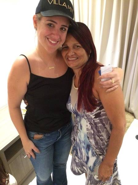 Patrícia de desculpa com a mãe de Gleici e chora (Foto: Divulgação / Extra)