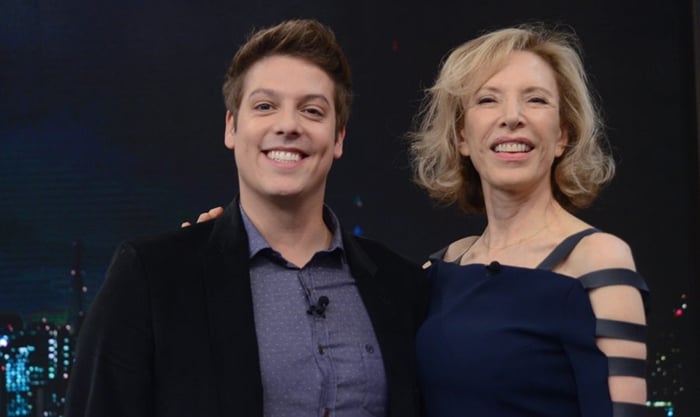 Fábio Porchat ao lado de Marília Gabriela. (Foto: Divulgação)