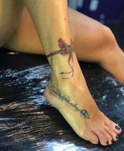 A atriz Viviane Araújo cobre tatuagem (Foto: Reprodução)