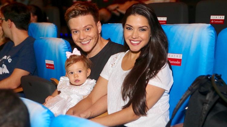 Michel Teló, Thaís Fersoza e pequena Melinda (Foto: Reprodução)