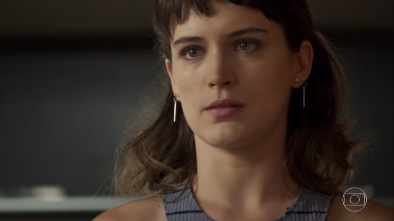 Clara (Bianca Bin) em cena de O Outro Lado do Paraíso (Foto: Reprodução/Globo)