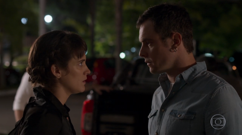 Clara (Bianca Bin) e Gael (Sergio Guizé) em cena de O Outro Lado do Paraíso (Foto: Reprodução/Globo)