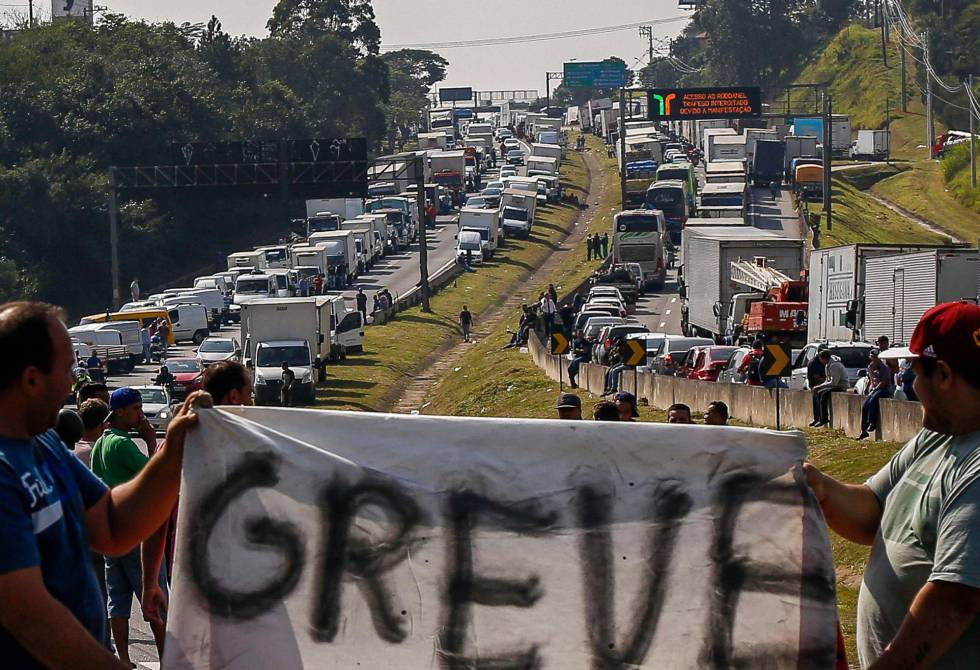 Caminhoneiros entraram em greve em todo o país (Foto: Reprodução)