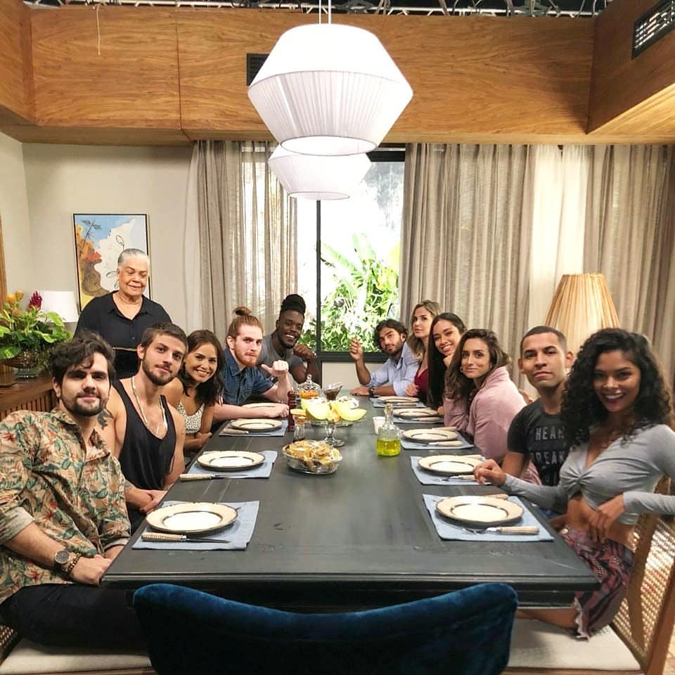Drayson com elenco de Segundo Sol (Foto: Reprodução)