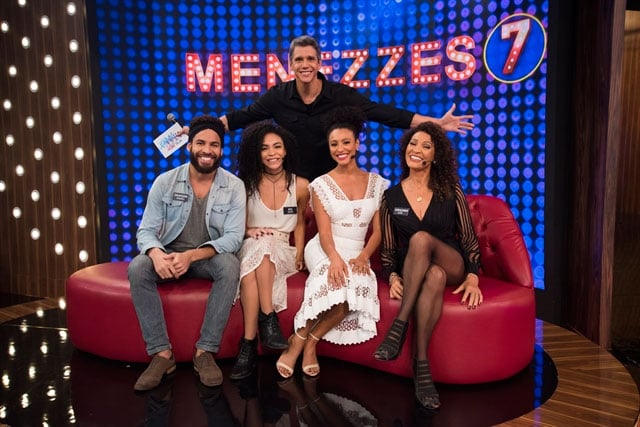 Sheron Menezzes e família em programa da Globo (Foto: Reprodução)