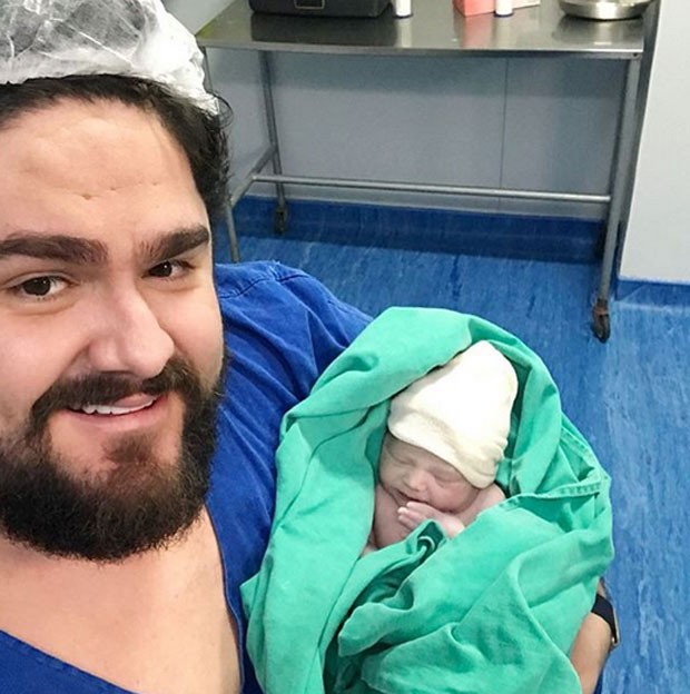 César Menotti e a pequena Maitê (Foto: Reprodução/Instagram)