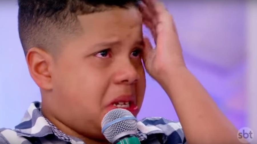 Silvio Santos ri, mas cede ao pedido da criança... - Veja mais em https://tvefamosos.uol.com.br/noticias/redacao/2018/05/20/menino-chora-ao-perder-e-amolece-coracao-de-silvio-santos.htm?cmpid=copiaecola